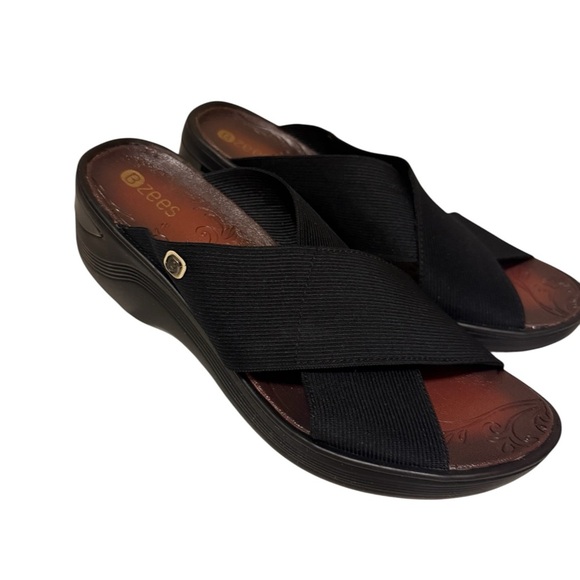 BZEES cloud technology
Cross band upper design with gore material Machine wash - Picture 1 of 7